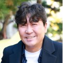 [20251110] 티브이데일리 - [TD포토] 이정석 '인자한 미소' KBS2 불후의 명곡 출근길 이미지