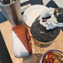 만평(고매2통) | 빵맛집 대형베이커리카페 포레스트 아웃팅스용인점♡흑임자츄로아상♡맛있어요♡부드러운 흑임자크림...