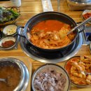 월수금 통돼지 김치찌개 이미지