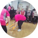 건강체조 | 보세요”… 홍시노래 부르다 눈물바다 된 어르신 수업 현장 | 신난다~ 건강 체조 치매예방 프로그램 후기