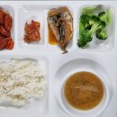 2023.05.15 - 백미밥,된장국. 꽁치무조림,비엔나소세지볶음,브로콜리/초장,배추김치 이미지