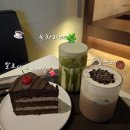 부산 전포 차분한 분위기에 넓은 카페 [유월커피] 내돈내산 후기