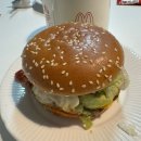 이치즈 | 맥도날드 베토디 바질크림치즈 버거 솔직후기🍔 이 가격에 이 맛이면 진짜 미쳤다 / 가격 할인정보