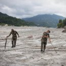 Au Népal, les autorités répètent que les recherches se poursuivent malgré l 이미지