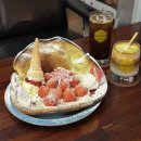 합성옛길시장 | ☕️[마산] 합성동 브런치 카페 "페로어페로 본점" - 크리스마스 분위기 딸기 팬케이크 디저트 카페 후기