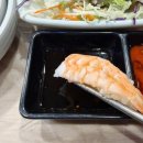 하얀배 민박 | 오션뷰가 펼쳐지는 통유리 창가 자리에서 식사를 즐길 수 있는 거제 장승포 맛집 하얀 등대횟집