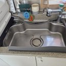 한신휴플러스 | 진해 한신휴플러스 사각 싱크볼 설치 후기｜절수 페달·탈수기 철거 후 폭포수 수전으로 깔끔 정리