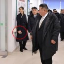 김여정 오른손에 ‘폴더블폰’…중국 아너의 ‘매직’ 추정 이미지