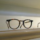 둥근안경 이미지