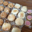 굿피플-옥수수베이글과 슈크림빵, 딸기도넛 이미지