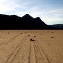 Death Valley 의 움직이는 돌 이미지