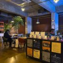 디스코케이크 | 모든 음료 3,500원! 고양이도 있는 홍대 카페 "디스코플래닛"🐈