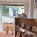 성산읍 수산리 580 수산초등학교 정문 앞 | 제주 성산일출봉 근처 카페 겸 독립서점인 책방무사