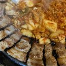 무쇠김치삼겹 - 마포구 와우산로21길 20-5 | 무쇠김치삼겹