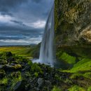 Sarfraz Durrani - 아이슬랜드, 환상적인 검정색 위의 연두색 이미지
