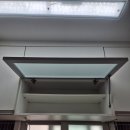 예일아트빌 | 주방 상부장 파손된 유리 문짝 맞춤 교체 작업