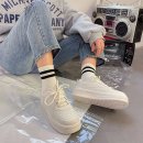 깨끗한 운동화 이미지