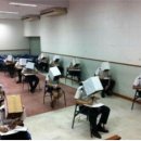 학생들의 컨닝과 시험 감독 이미지