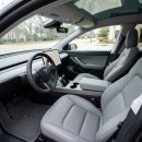 코리아젠 | 테슬라 모델Y 화이트시트 단종, 젠그레이 인테리어 전면 도입되네요