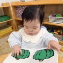 4월 10일 금요일 동화이야기 / 블록으로 우리 반 만들어요 / 봄 동요 들으며 악기 연주해요 / 나비 그림을 꾸며요🌱 이미지
