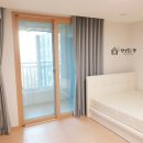 햇살품은 창 이미지