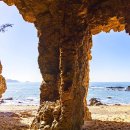 물때 맞춰야만 열린다" 간조에만 갈 수 있는 비밀의 해식동굴 이미지