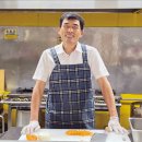강단 내려와 앞치마 두르고 한상 차림 이미지