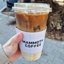 용현빌딩 | 용현산단 카페 추천｜매머드커피 용현산단점 솔티드 카라멜 마키아토 후기 (4천원 가성비 커피 · 가격...