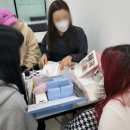 다양한 네일아트 기법 실습 | 네일아트학원 비용 및 자격증 준비 방법