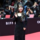 미소머금고 이미지