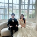 W.06_4) 리유스튜디오 2층 / 창가+흰쇼파 커플 사진