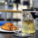 BAN(반) | [당산역 카페] 반카페(Ban coffee shop) : 햇살 가득한 감성 맛집.. 코코넛 스콘 &amp; 딸기라떼 디저트 후기