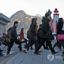 '희망퇴직 만연'..한국 근로자 임금 40대 이후 내리막 이미지