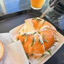 남해 파도 앞 콘크 이미지