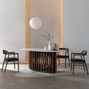 더 다이닝 테이블 이미지