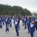 중국학교의 색다른 문화 - 눈체조, 국기게양식 이미지