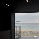 블랙까페 | [6월의 hyang] 속초 오션뷰 블랙 감성카페 '셜터' 후기