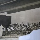 1953년 진해의 해병대군악대가 서울 수도극장(후에 스카라)에서 공연 이미지