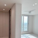 34평 화이트&amp;우드 올인테리어 후기 3탄: 안방 가벽분리 드레스룸 인테리어 / 복도 조명 및 아기 매트 소개