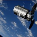 Cygnus 공급 우주선은 우주 정거장에서 출발하여 확장 된 임무를 수행합니다. 이미지