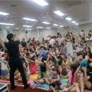 책 읽어주는 마술사 이미지