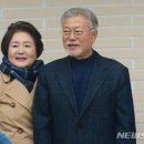 "신격화·우상화 골몰"… 5년 과오 다 빠진 '문재인입니다' 이미지