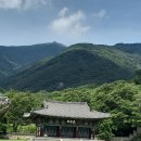26.6.30(화) / 제목:표충사(表忠祠) 북벽에 모셔진 삼대사 신위에 절을 하면 천황산 정상을 향해 절을 하는 형국이 된다. 이미지