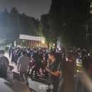 [속보] 잠실7동 제2투표소 앞에 경찰 기동대 투입, 운집한 인파와 대치 중 이미지