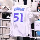 어제자 한국 배구장에 랜디존슨 유니폼이 걸린 이유 이미지