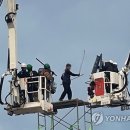 7m 망루서 경찰에 '쇠파이프' 휘두른 한국노총 간부 구속 이미지