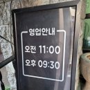 야구장 야외화장실 이미지