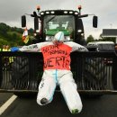 Des agriculteurs bloquent la frontière entre la France et l’Espagne pour se 이미지