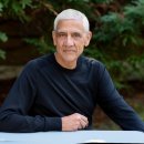 2025.10.29 코슬라 "AI 일자리 대체 현실화···기본소득 논의 필요" 디스토피아와 유토피아의 모습 이미지