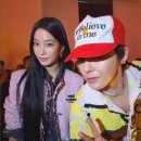 피스프린팅 | GD 지디 피스마이너스원 x 베르디 모자 5 패널 볼캡...불독 클립 레드 내돈내산 후기 & 상세 리뷰...